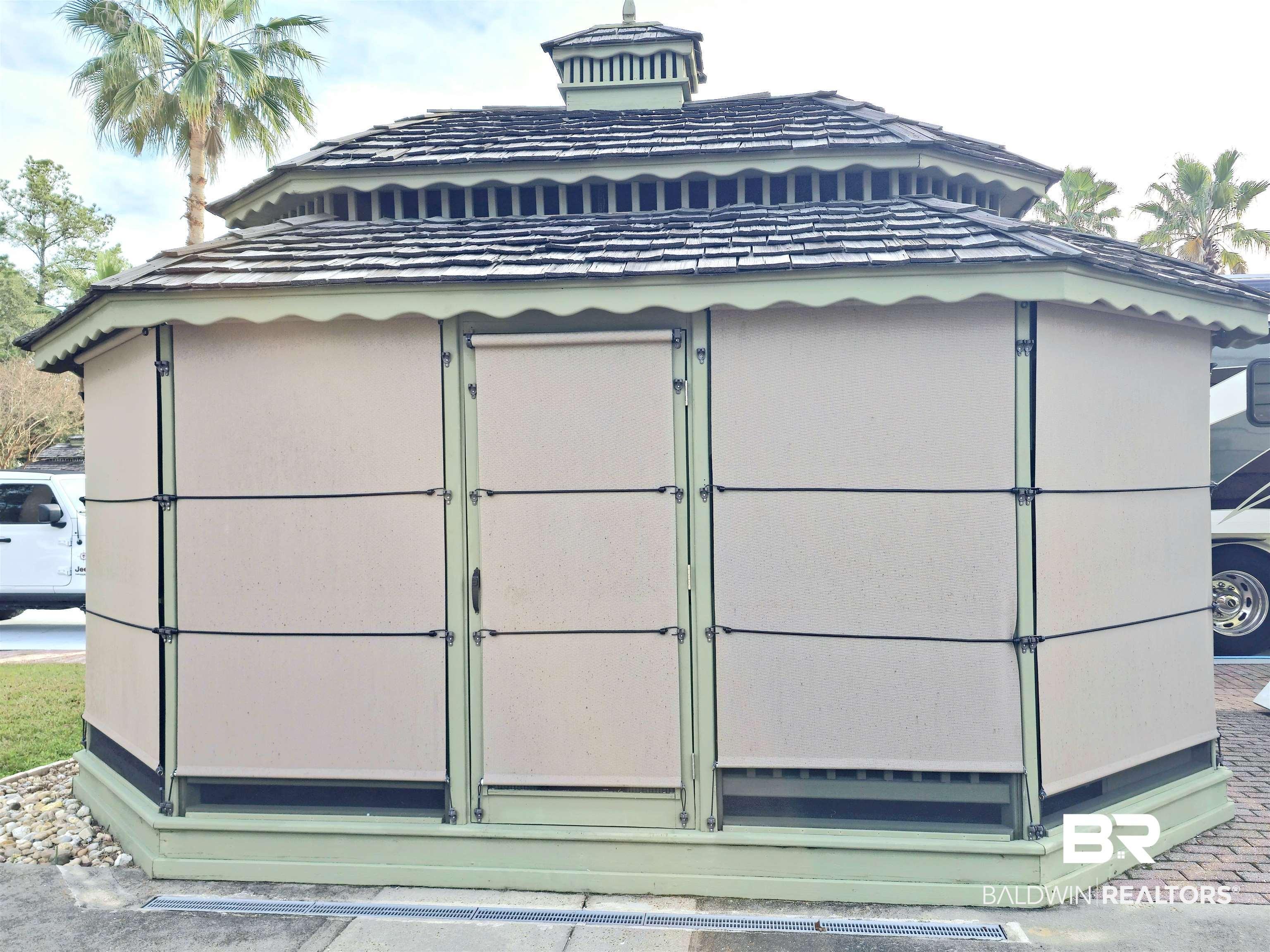 Image 3: View of outdoor structure