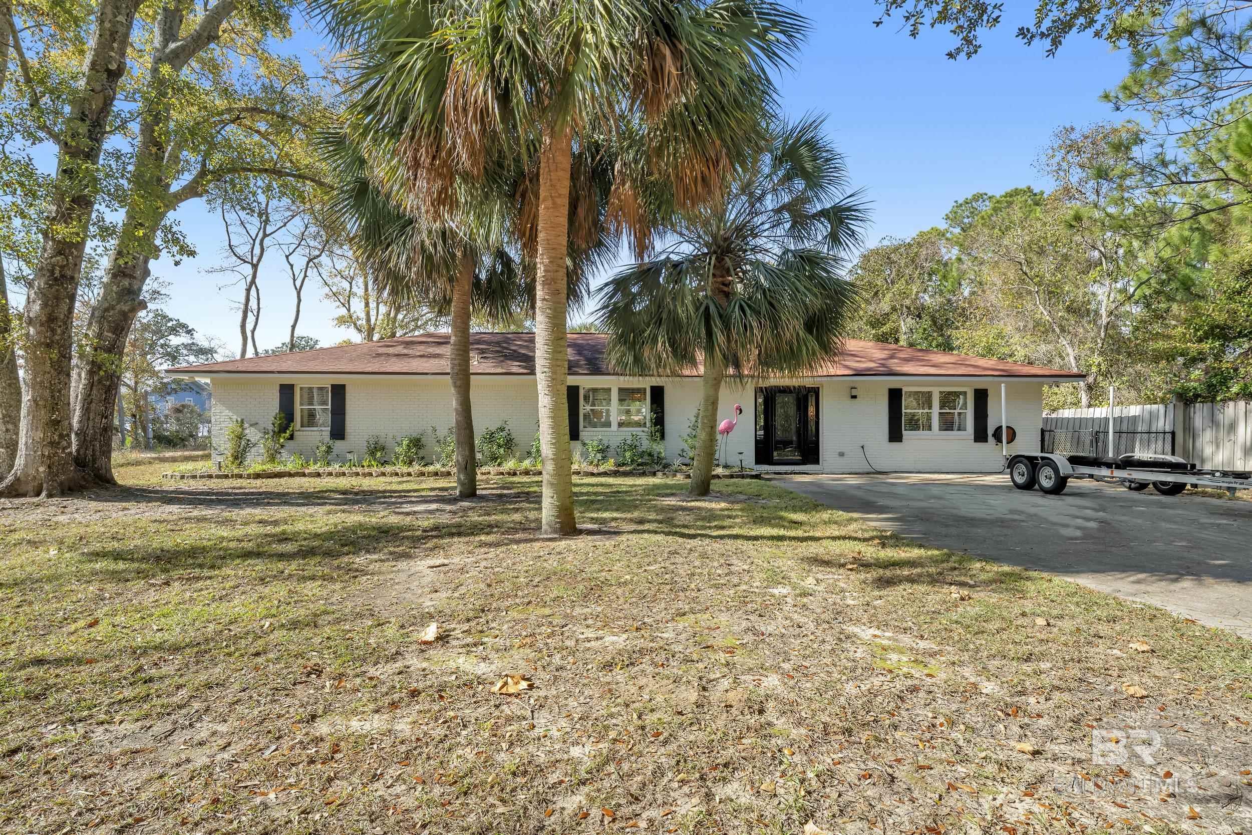 Image 4: Front Of Structure