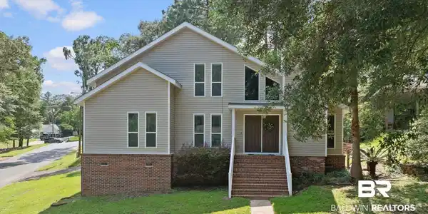 201 Maplewood Loop