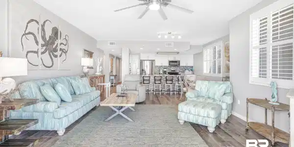 Image 4: Living room
