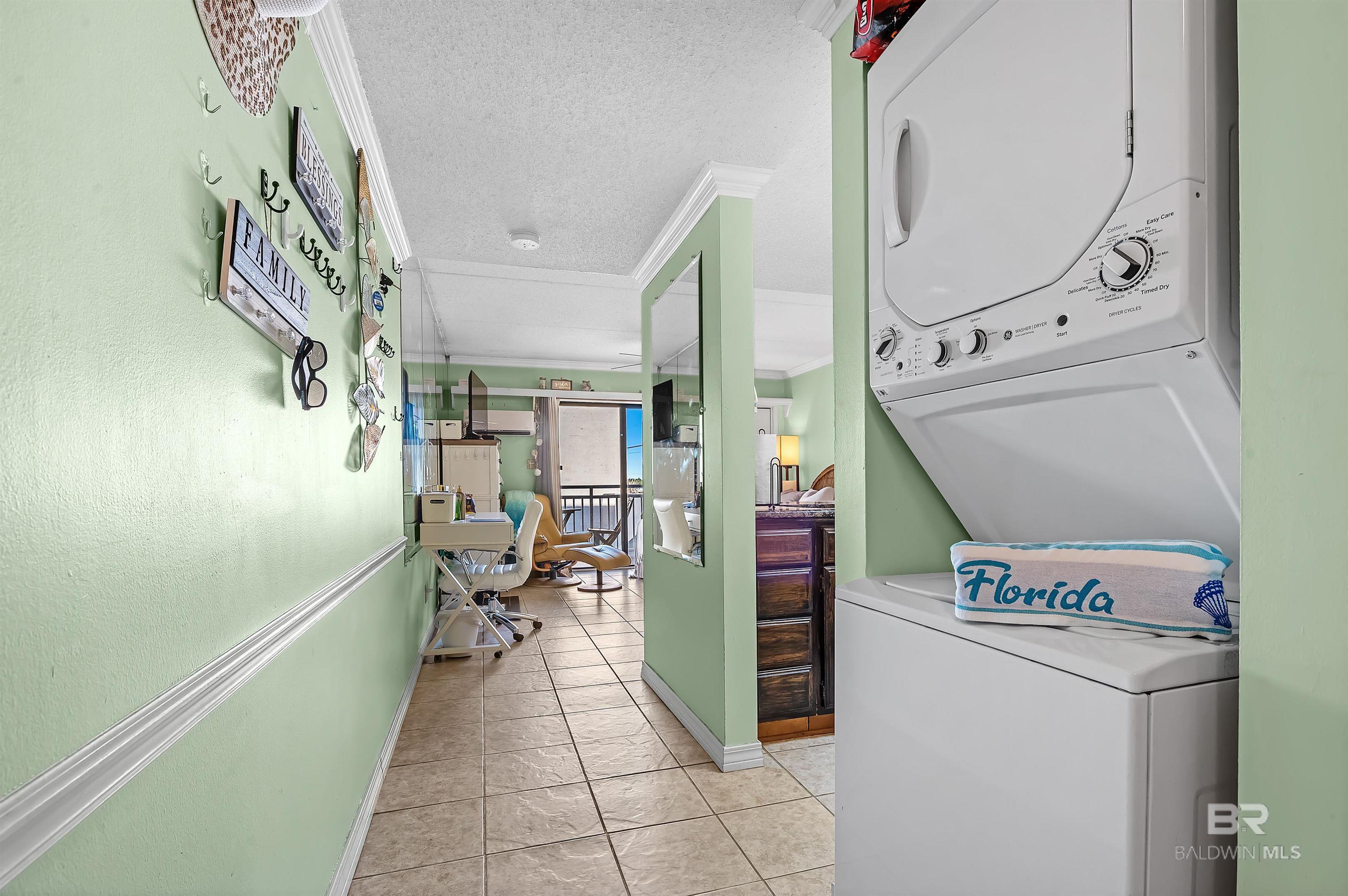 Image 3: Laundry