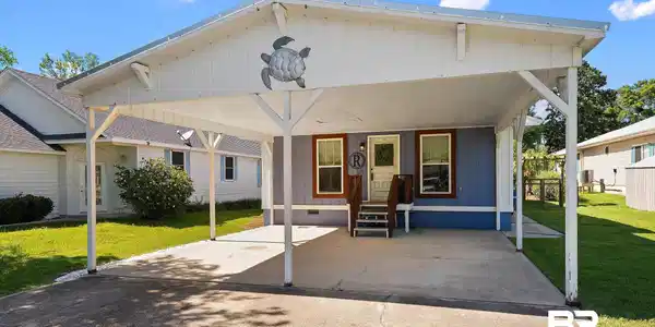 472 W Canal Drive