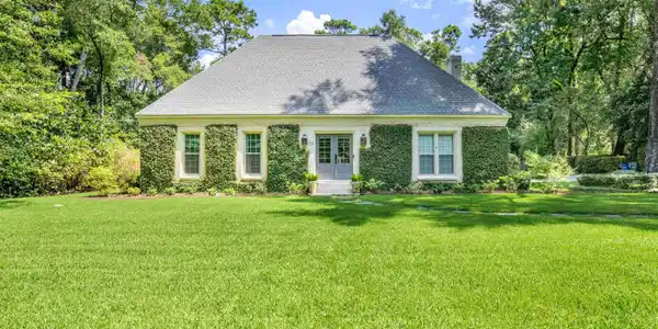 302 Bay Hill Drive