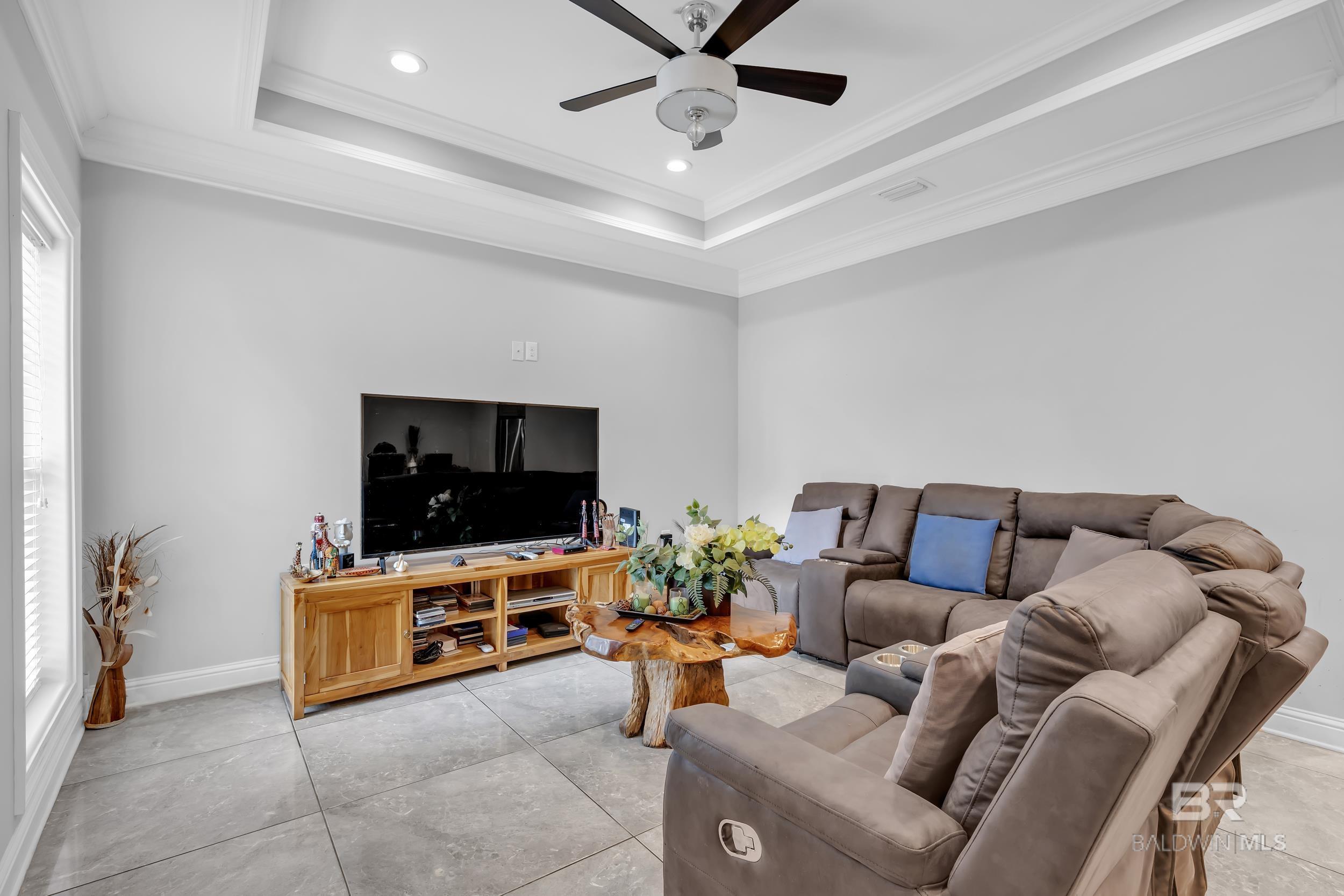 Image 3: Living Room