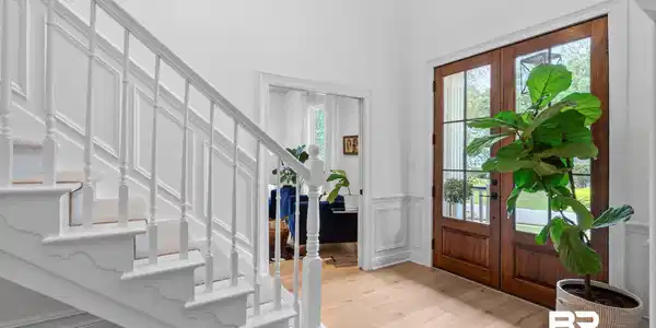Image 3: Foyer