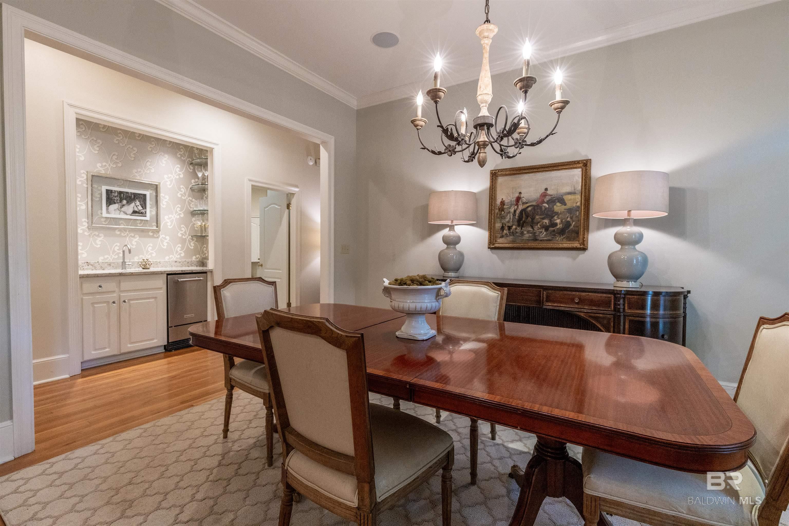 Image 3: Dining Area