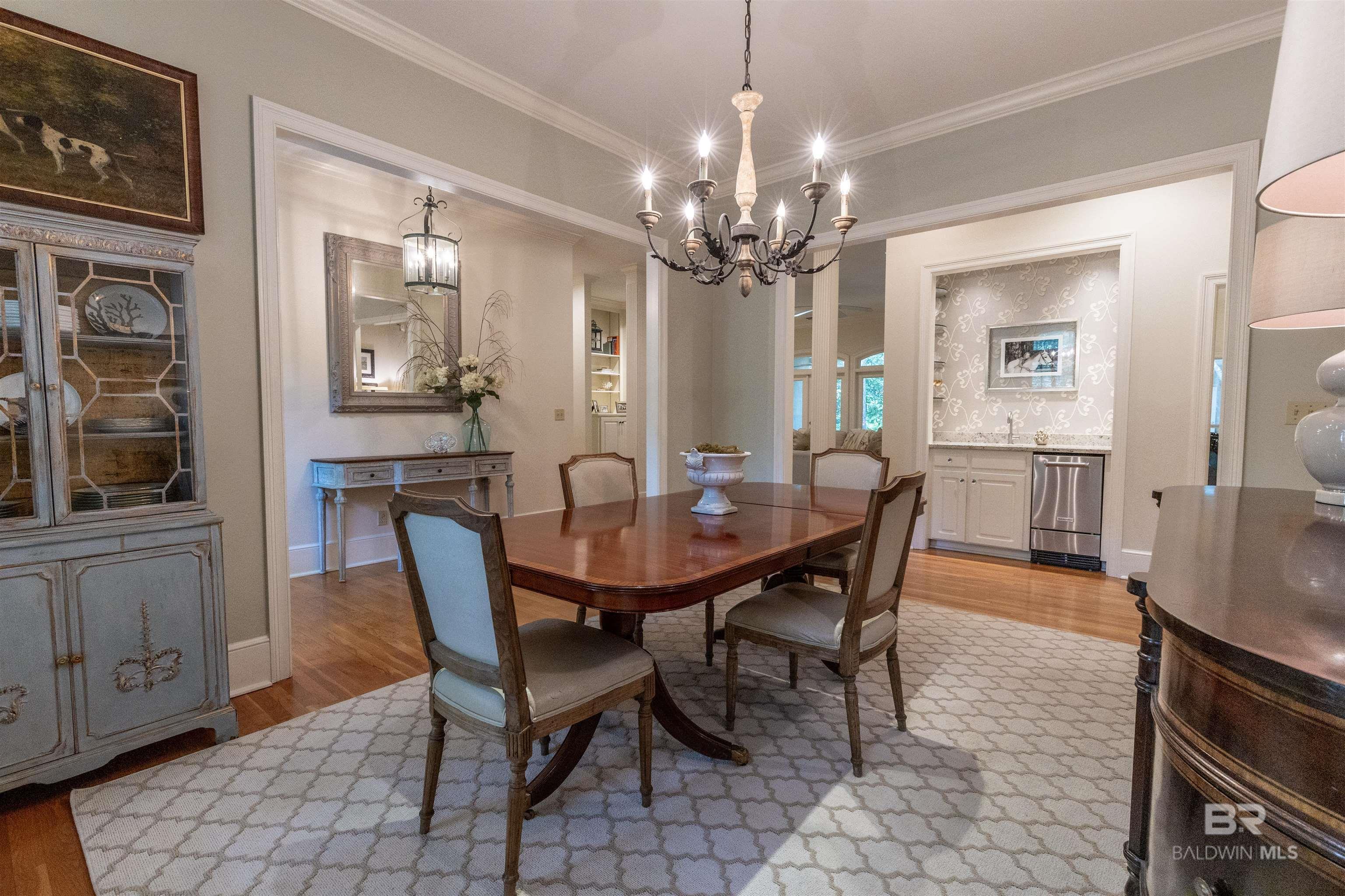 Image 4: Dining Area