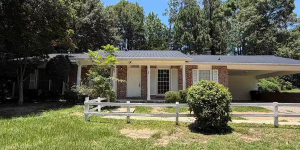 121 Windsor Drive