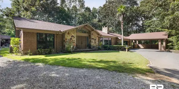 3415 N Riviere du Chien Loop