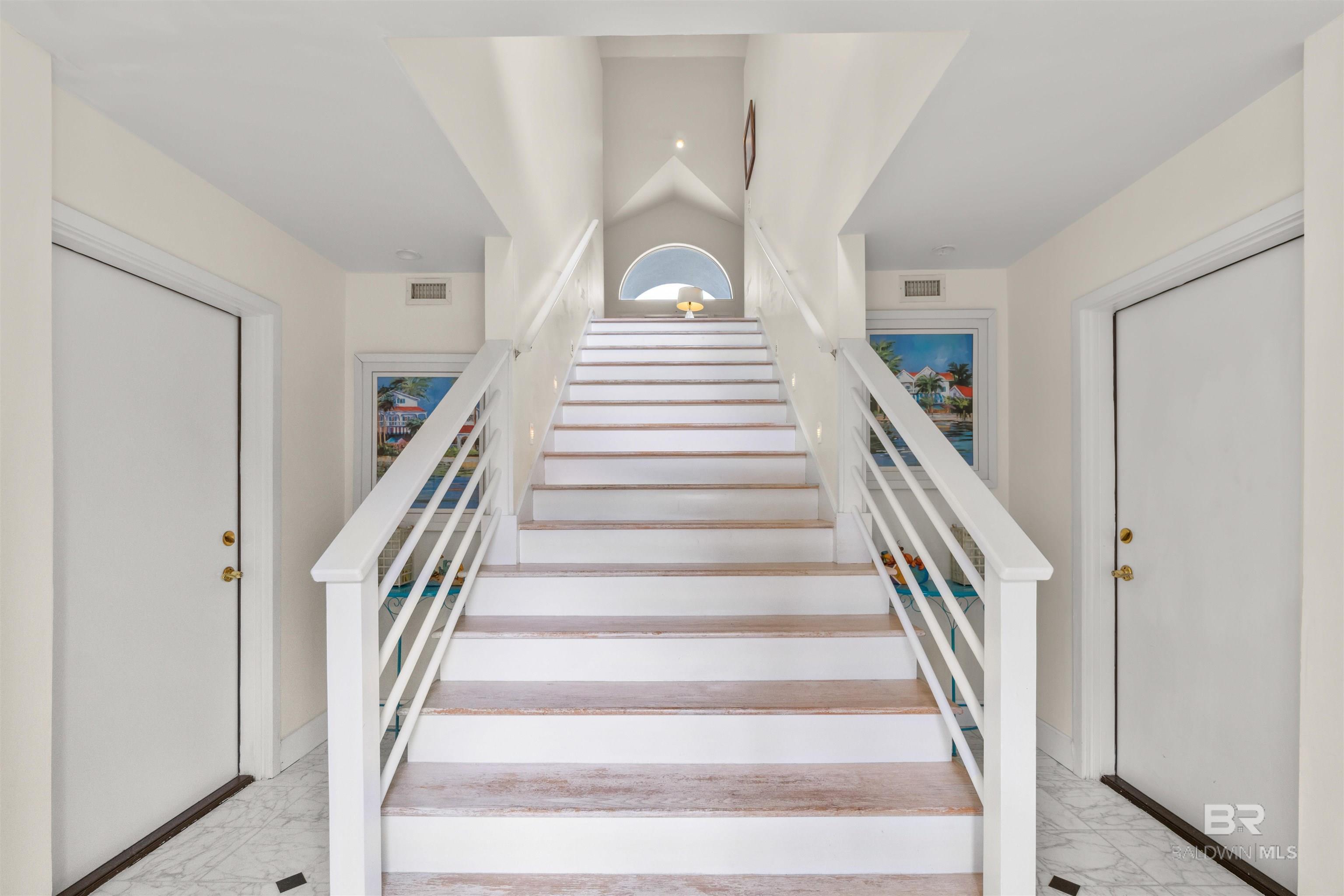 Image 4: Foyer
