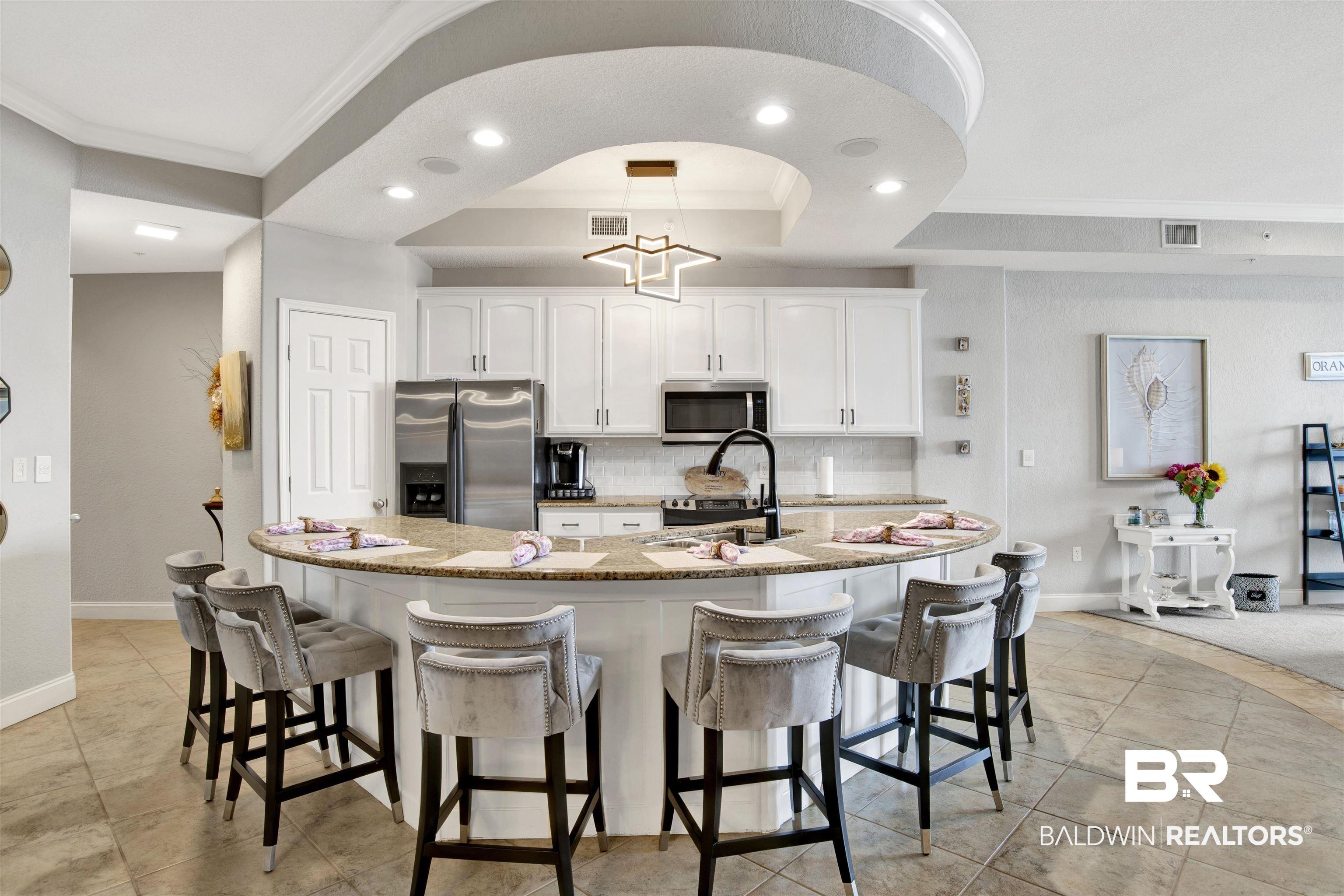 Image 4: Kitchen