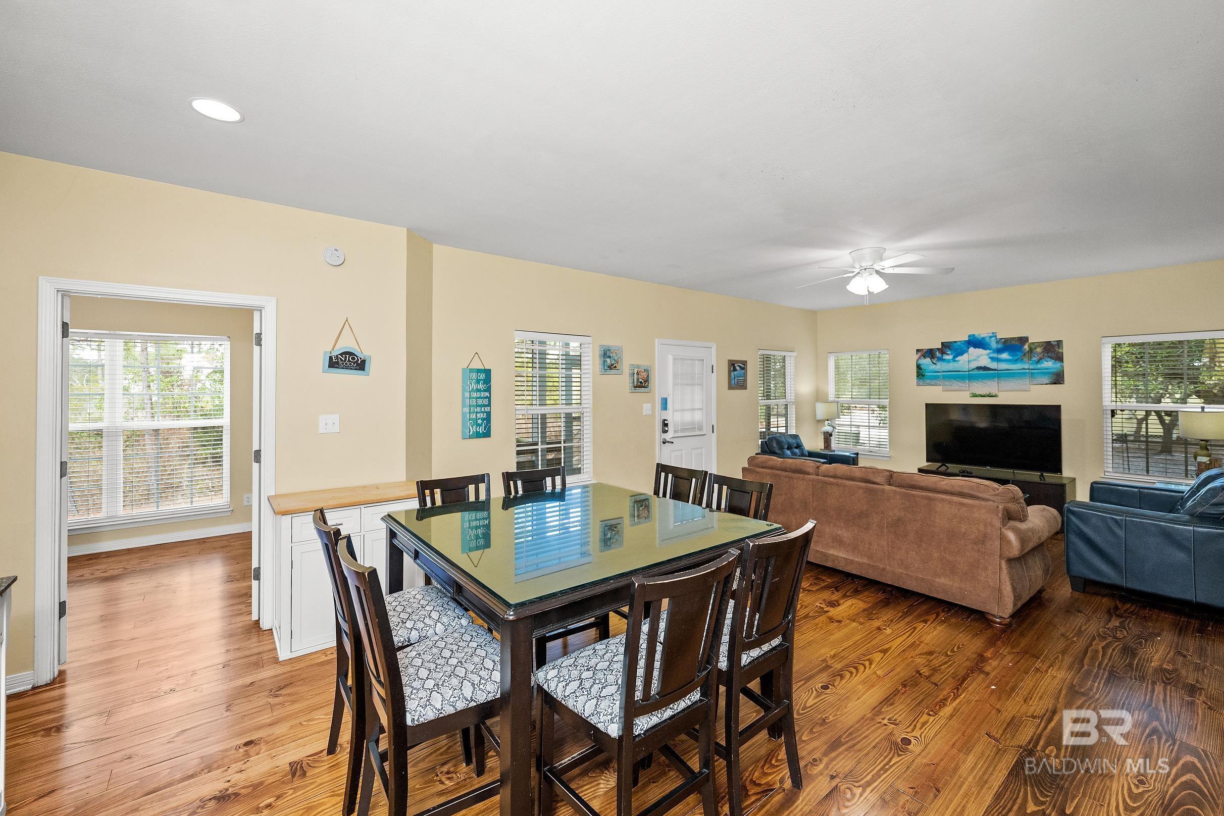 Image 4: Dining Area