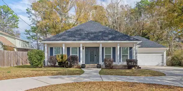 126 Lake Forest Boulevard