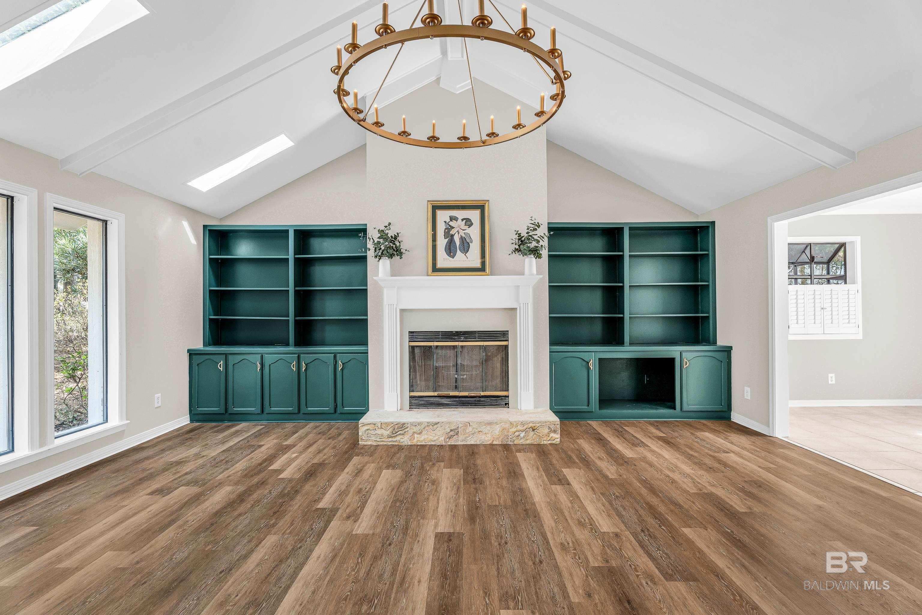 Image 4: Living Room