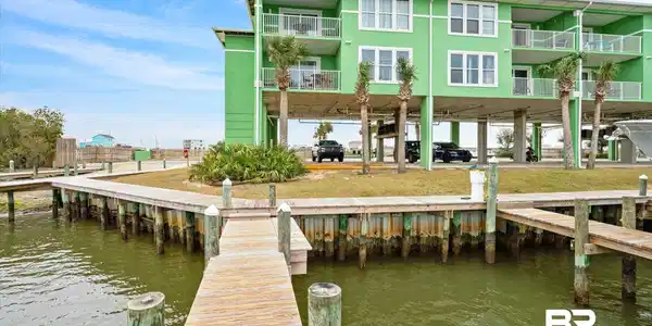 2715 Highway 180