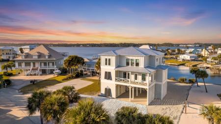 912 Shoreland Drive
