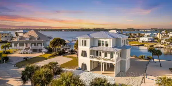912 Shoreland Drive