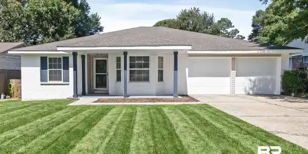 119 Lake Forest Boulevard