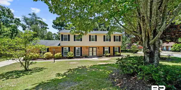 102 Iris Circle