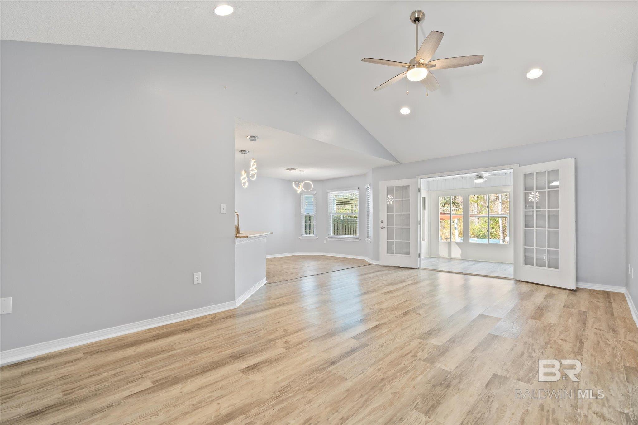 Image 3: Living Room