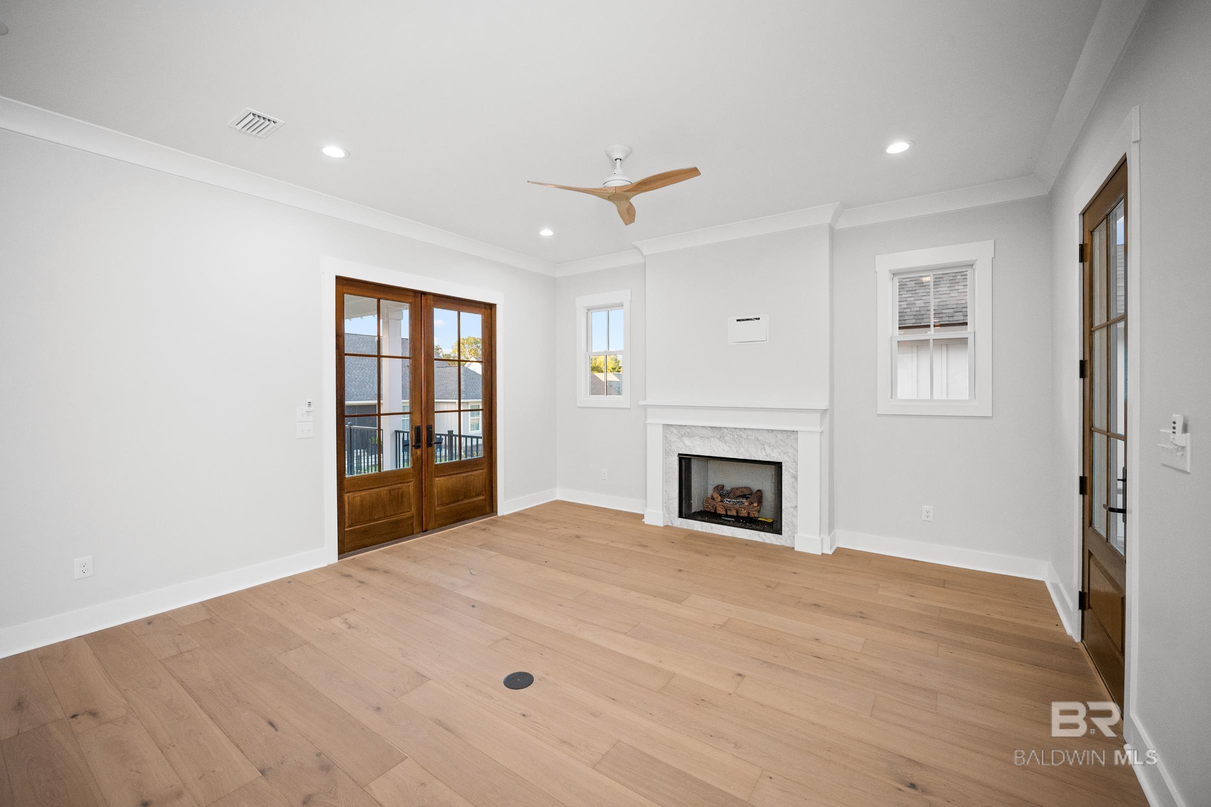 Image 3: Living Room