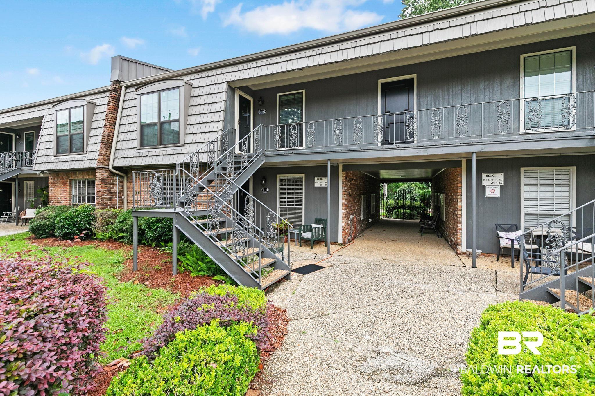 Image 3: Stairs To Unit