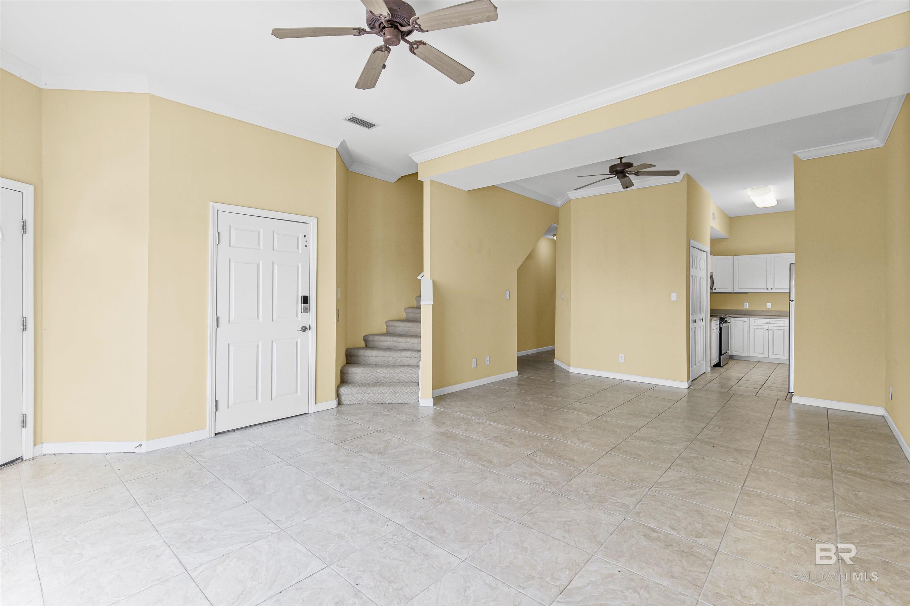 Image 4: Living Room