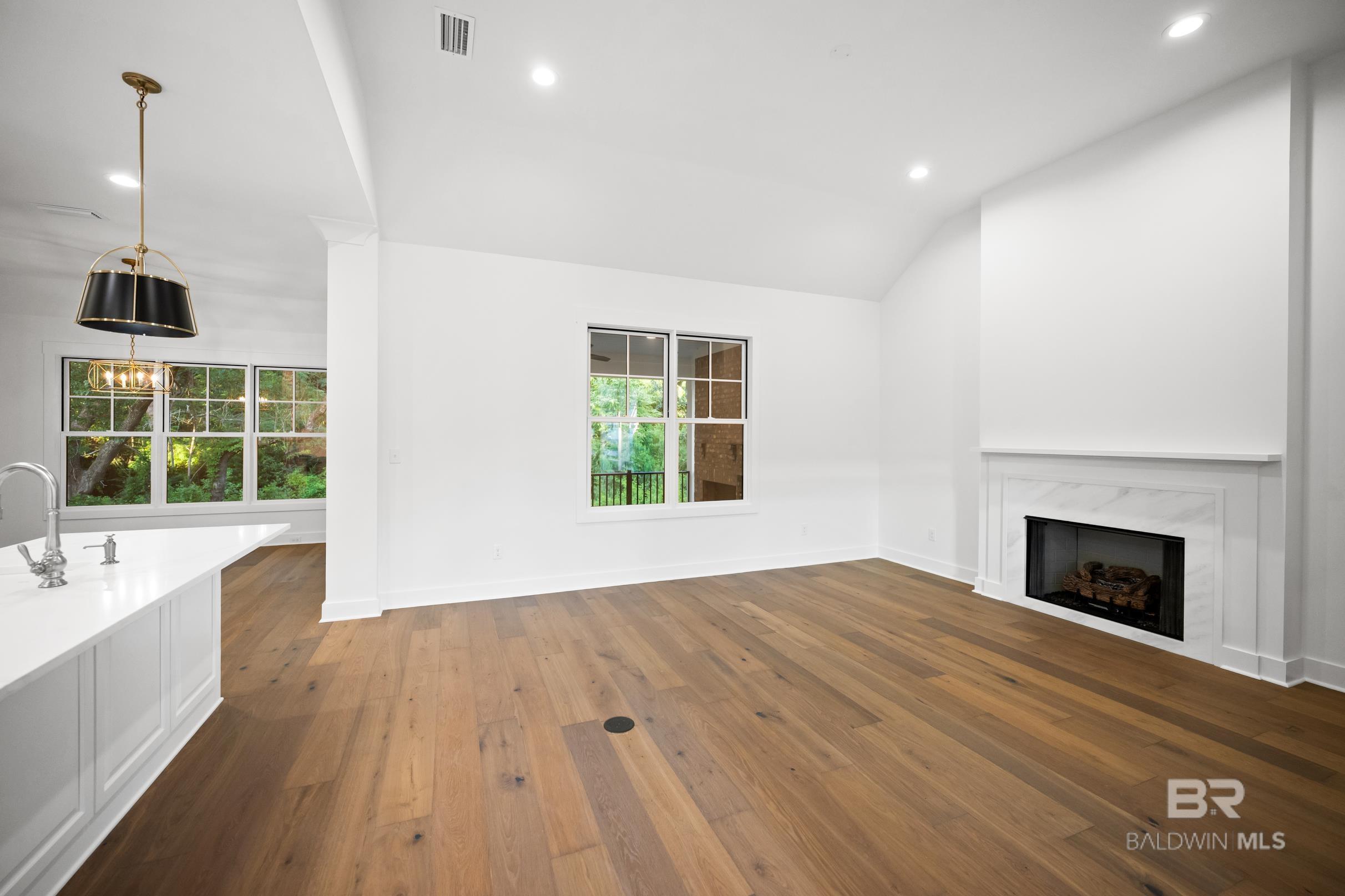 Image 2: Living Room