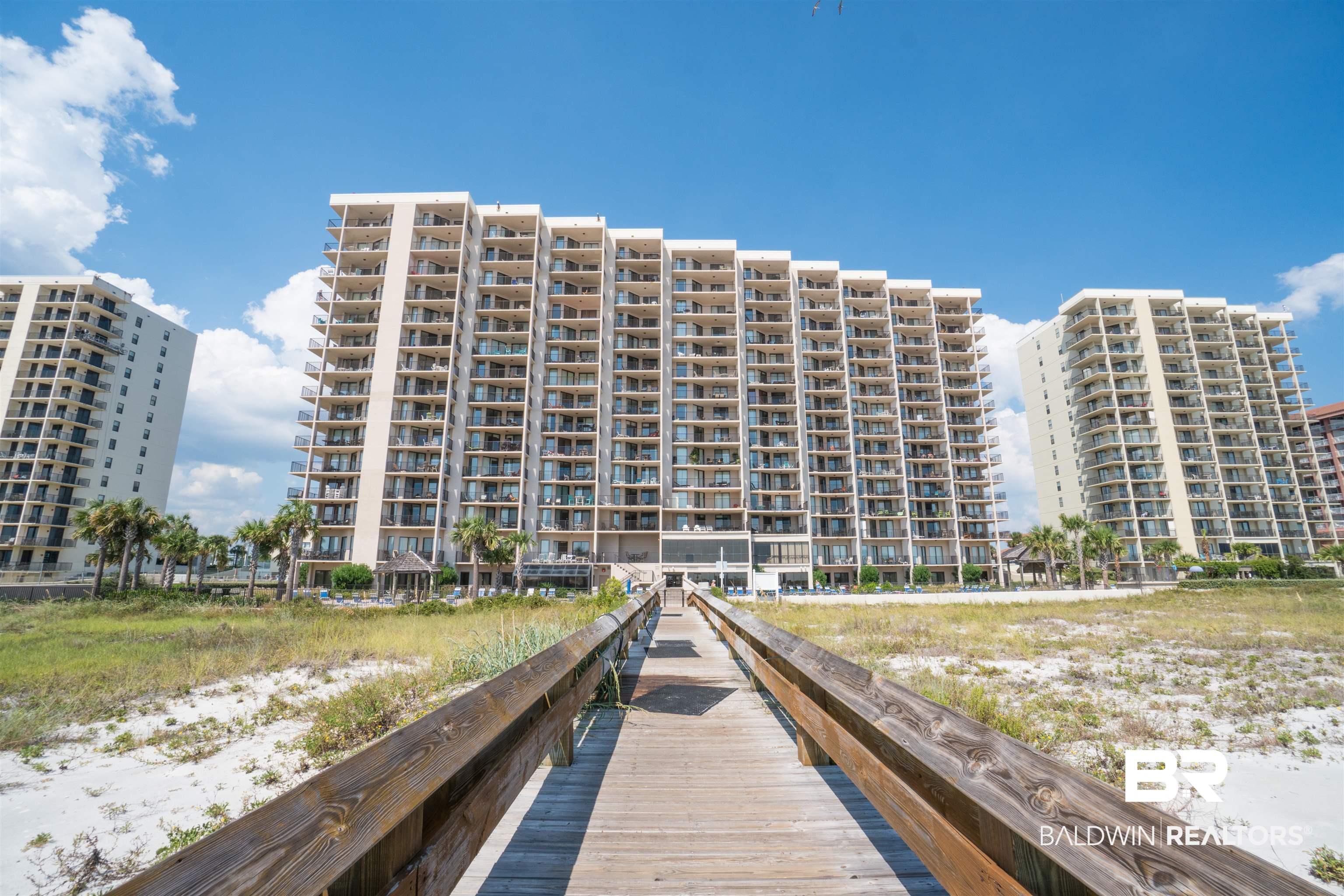 Image 2: View of apartment building / complex