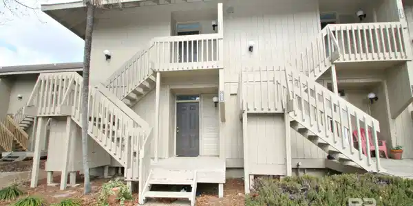 1038 Sea Cliff North