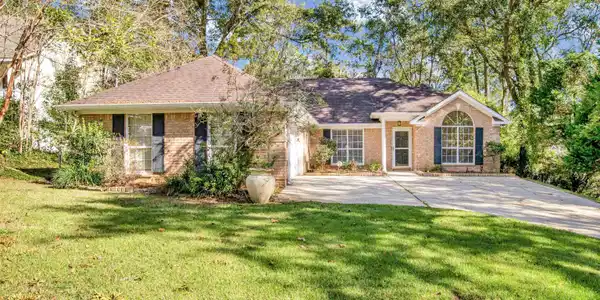 102 Comer Circle