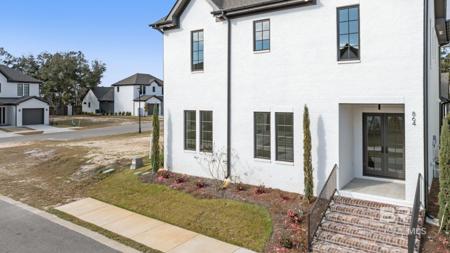 864 Inlet Circle