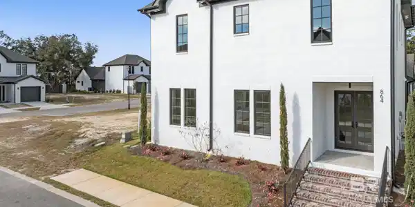 864 Inlet Circle