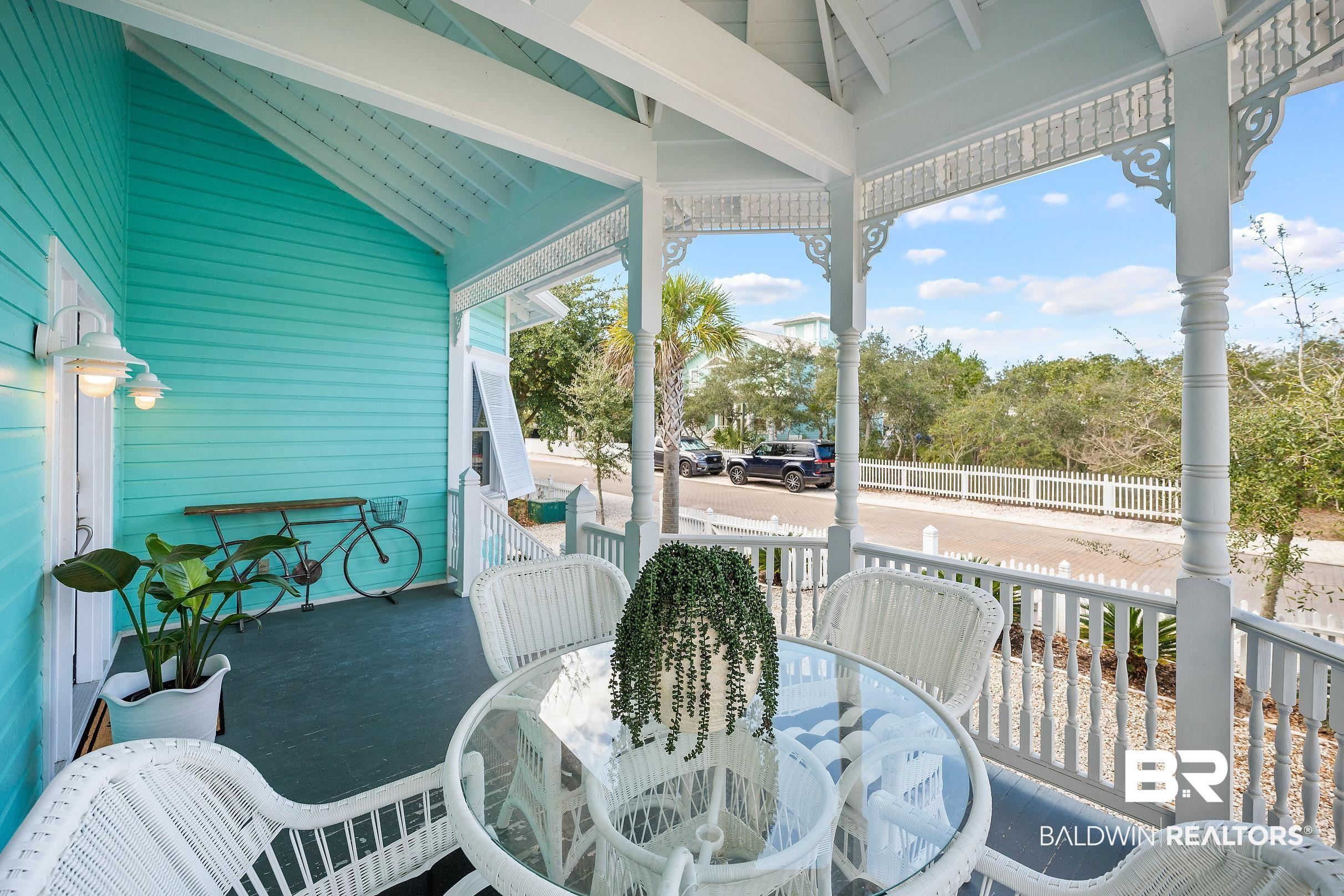 Image 4: Porch featuring outdoor dining area