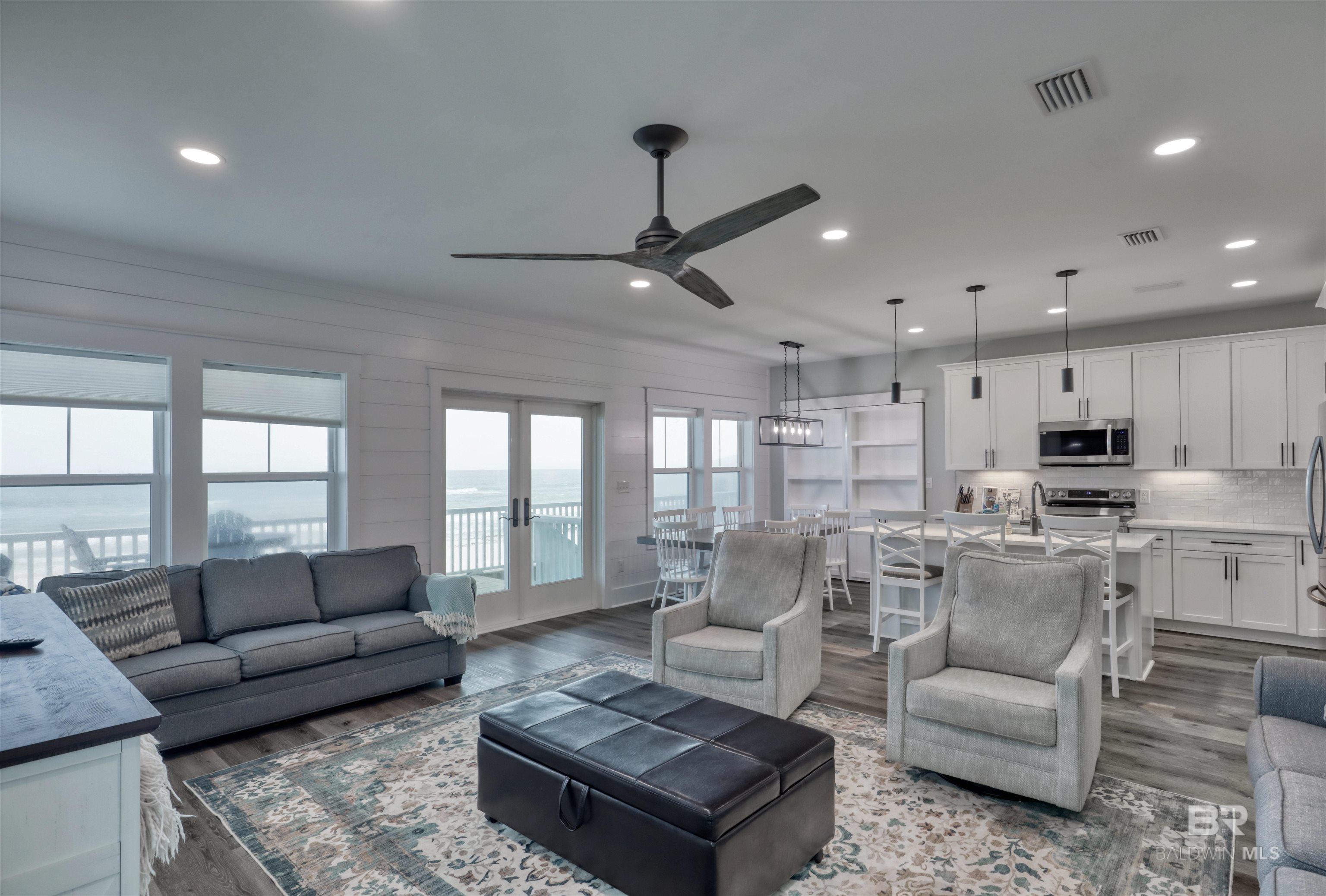 Image 3: Living Room