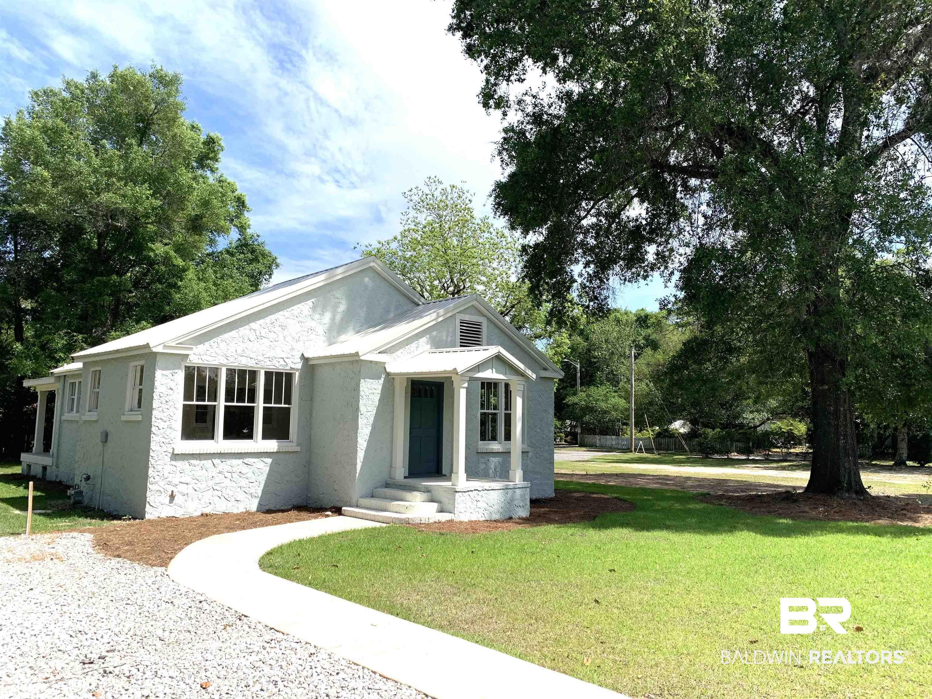Image 4: Front Yard View with Oak Tree