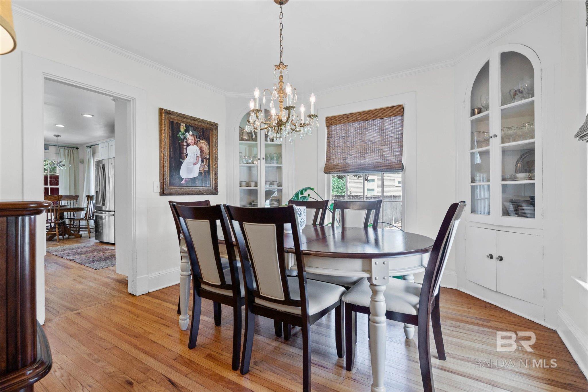 Image 4: Dining Area