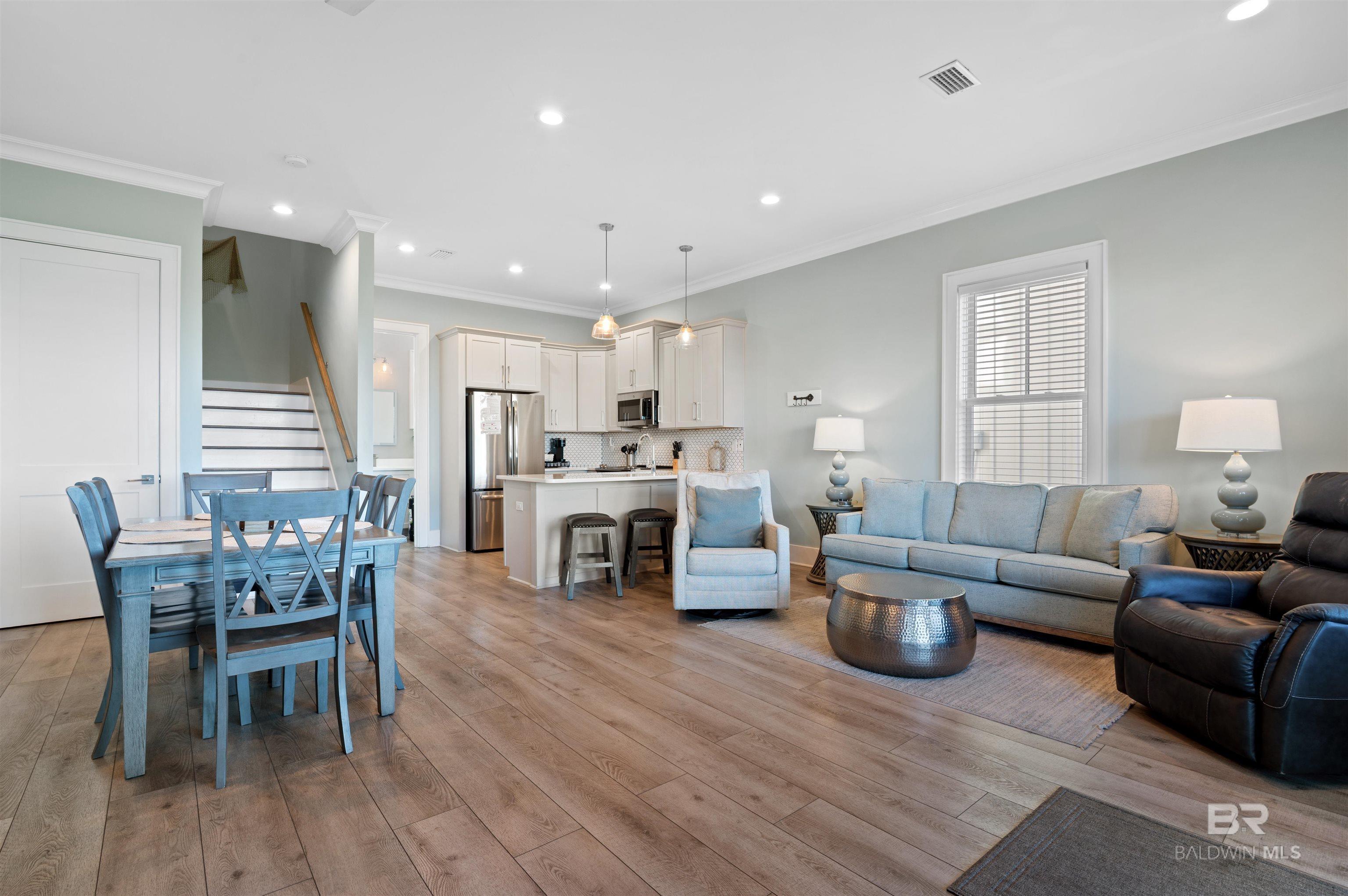 Image 3: Living Room