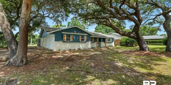 1409 E Fairway Drive