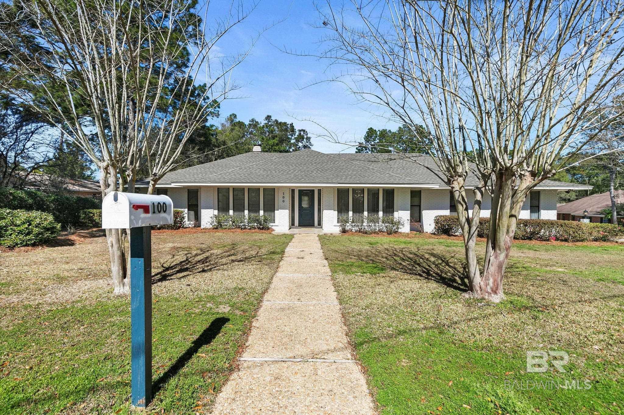 Image 4: Front Of Structure
