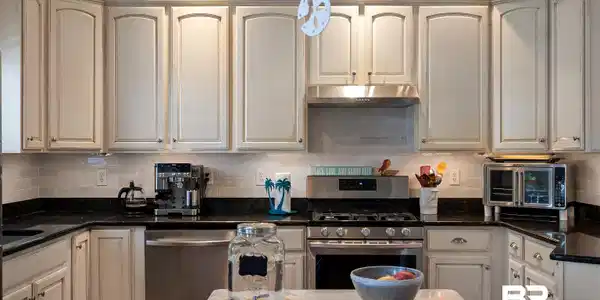 Image 3: Kitchen