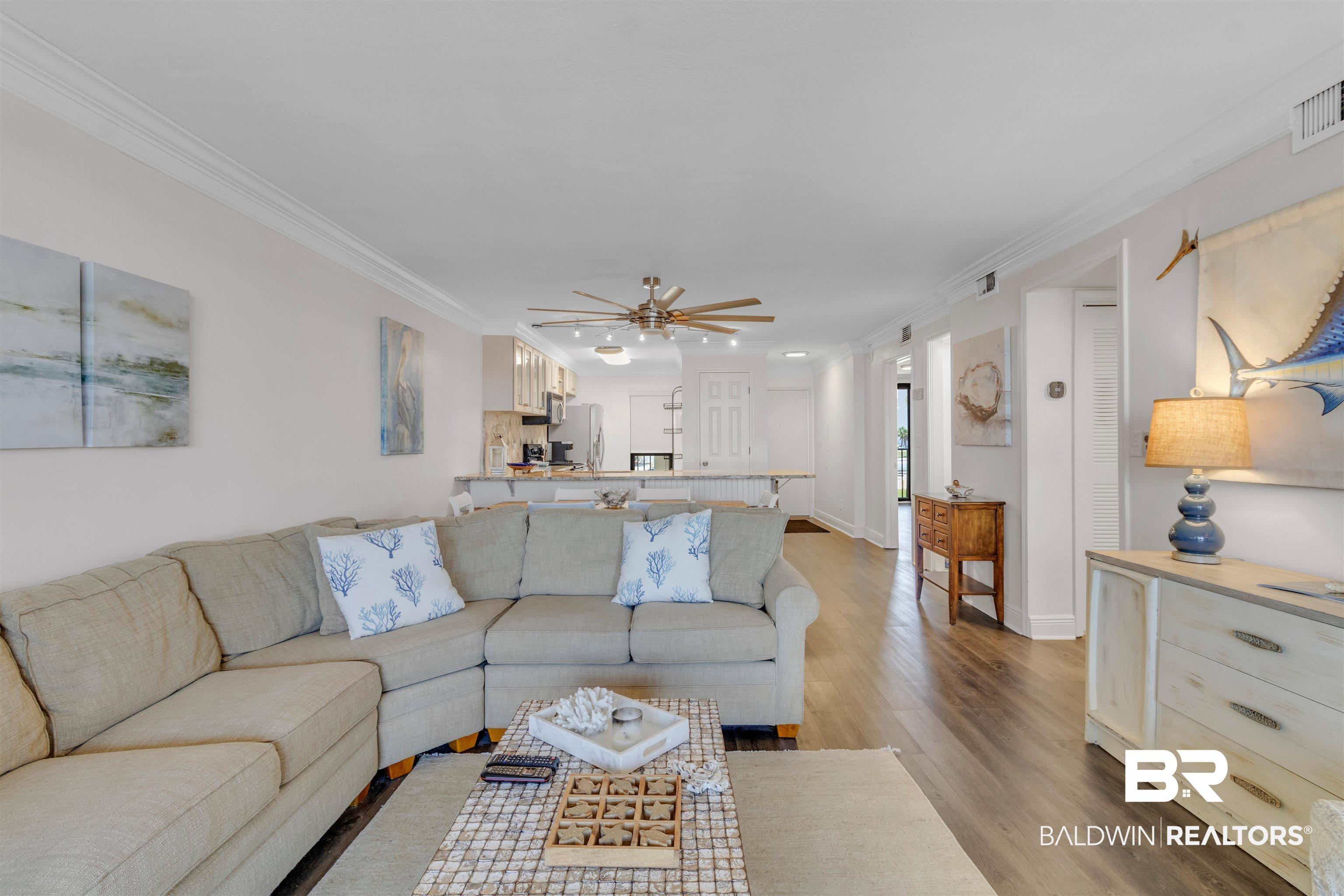 Image 4: Living Room