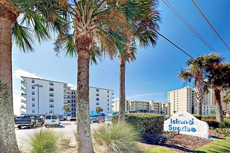 427 E Beach Boulevard