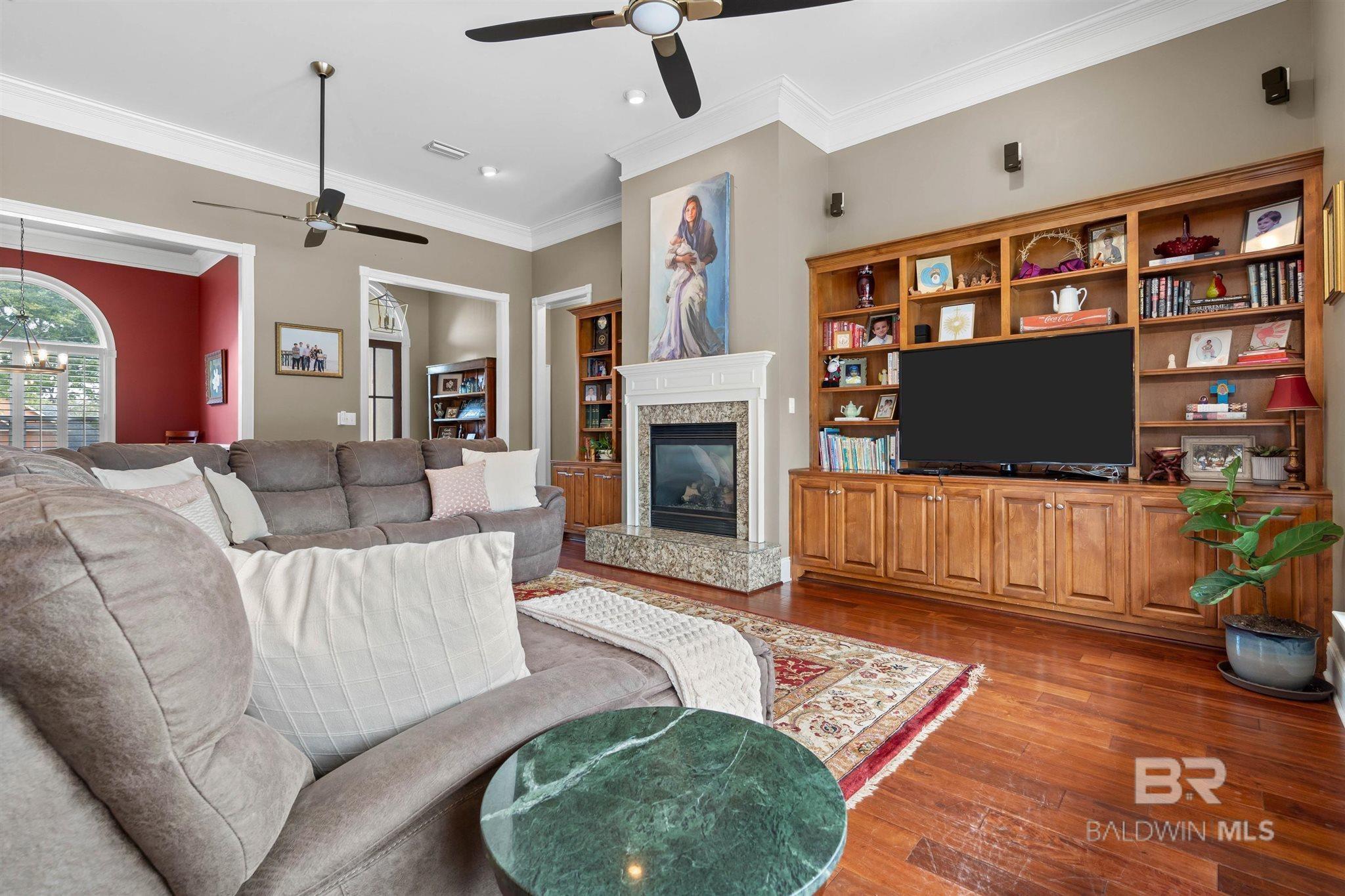Image 3: Living Room