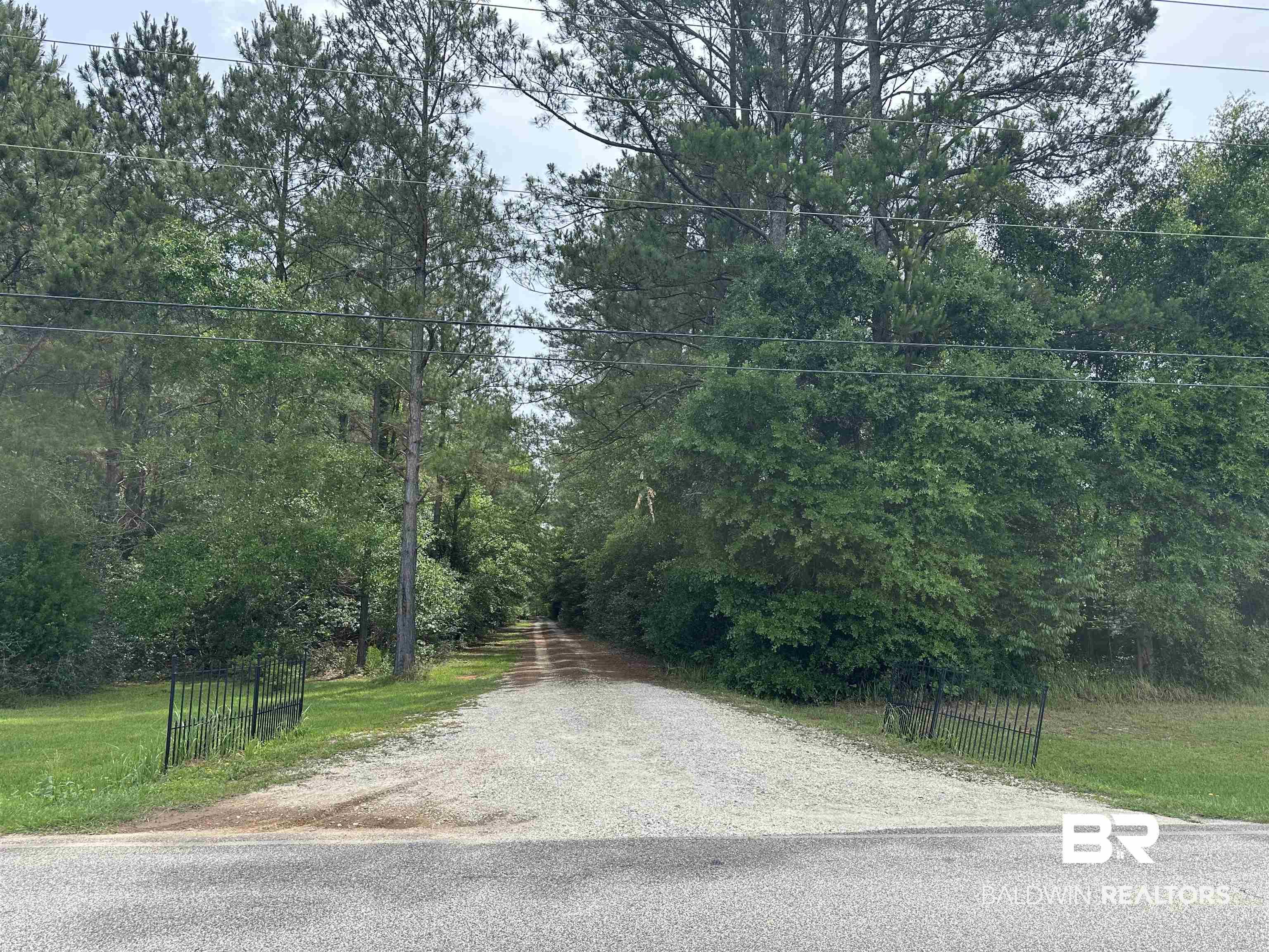Image 3: Easement into the property