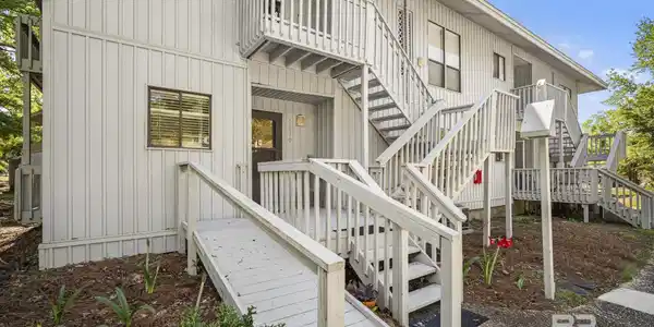 1090 Sea Cliff South