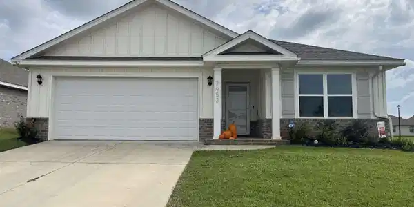 7952 Irwin Loop