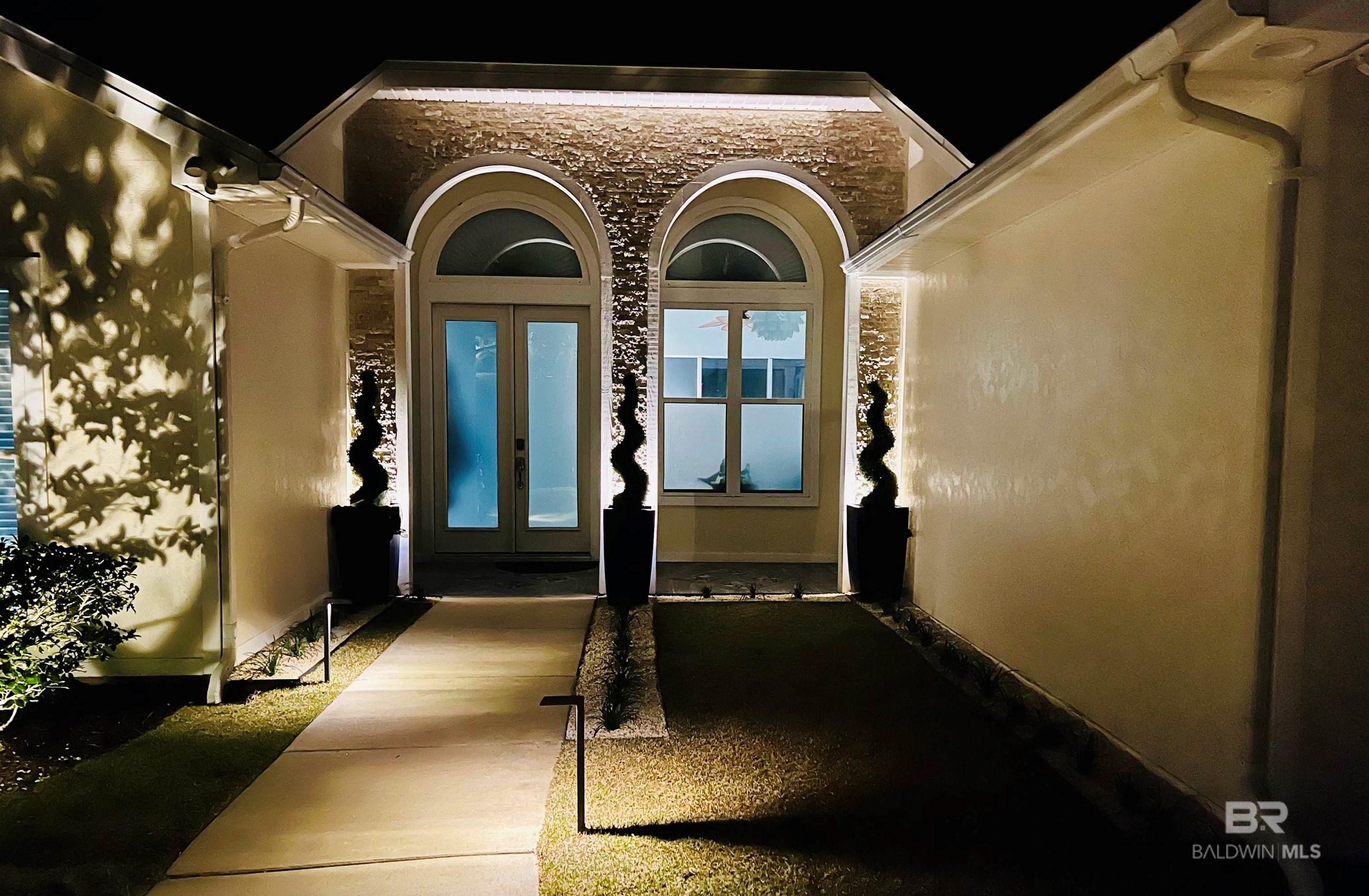 Image 1: Entry