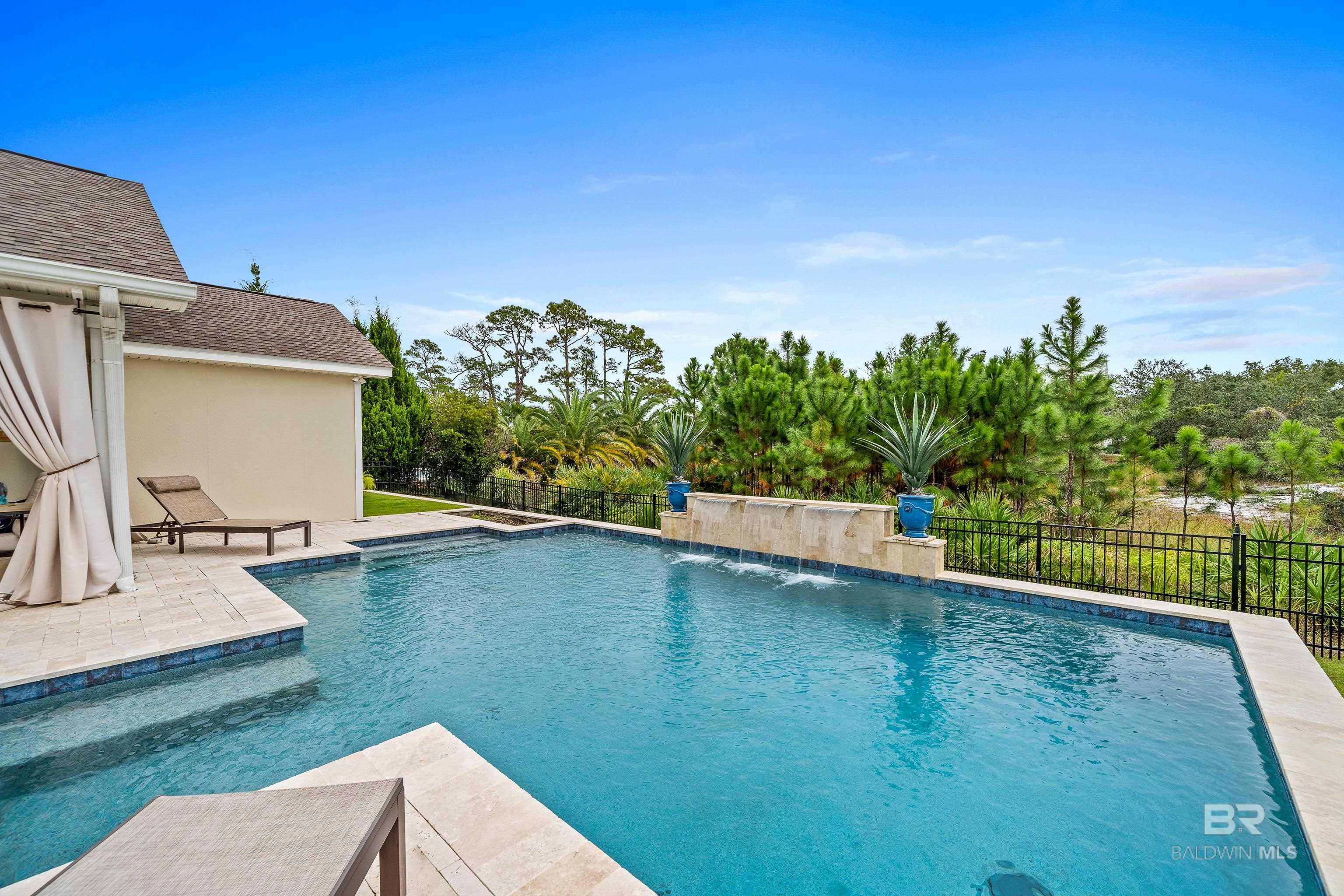 Image 3: Pool