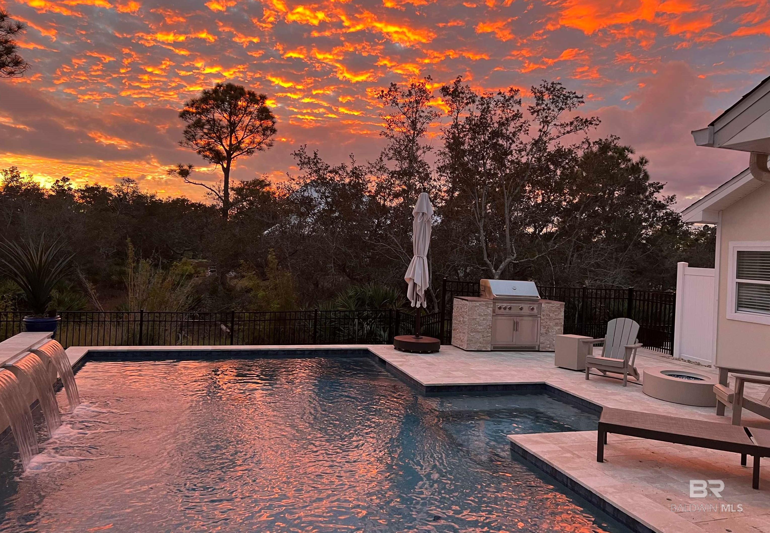 Image 4: Pool